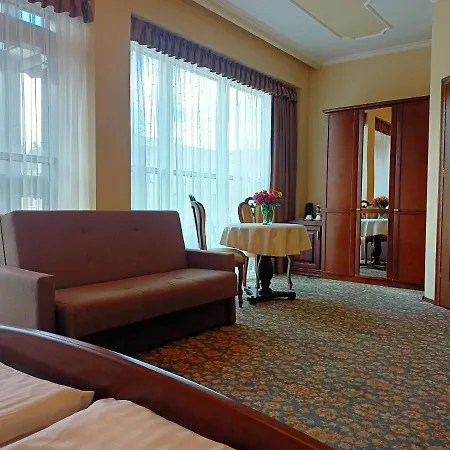 Victoria Cecchini 2*