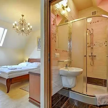 Victoria Cecchini Hotel