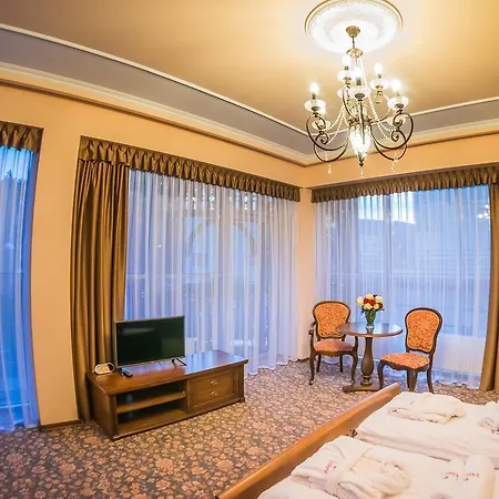 Victoria Cecchini 2*