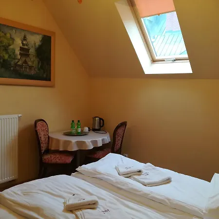 Victoria Cecchini 2*