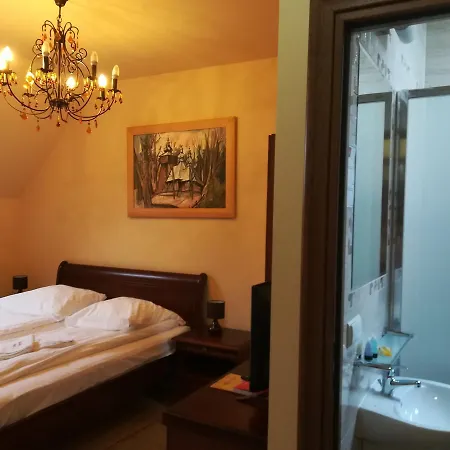 Victoria Cecchini 2*